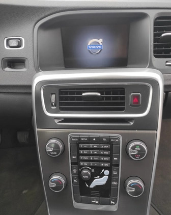 Volvo V60 cena 26500 przebieg: 261000, rok produkcji 2011 z Lidzbark małe 137